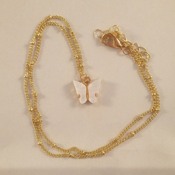 Gold Plated White Opal Resin Butterfly Pendant Necklace 18" Womens Party Gift - Picture 2 of 2